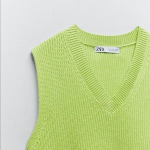 Cropped green Zara vest